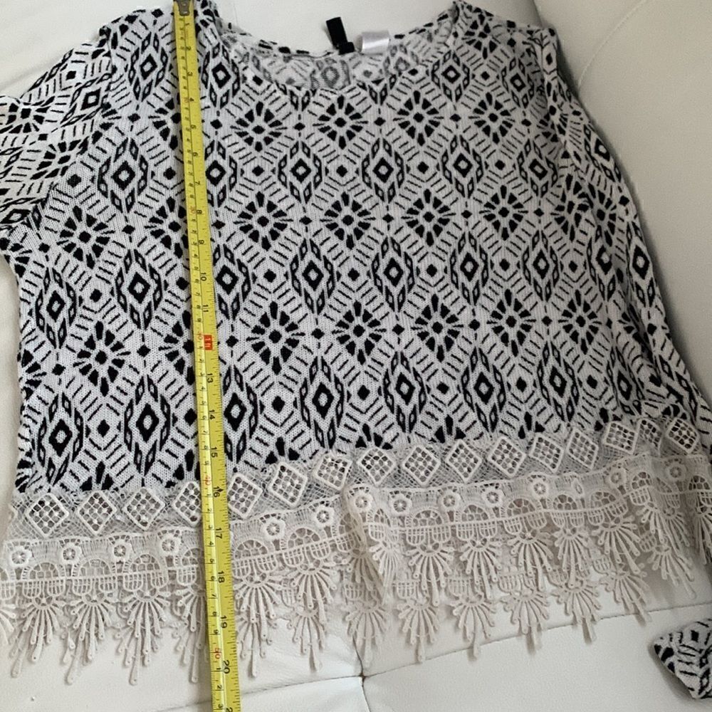 Divided Lace Bottom Top Size M - Picture 4 of 7